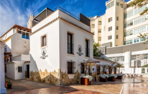 Amazing home in Marbella with Jacuzzi, WiFi and 3 Bedrooms